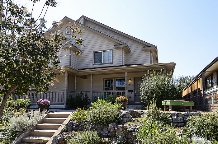 745798_700 1/2 Duplex in The HIghlands
